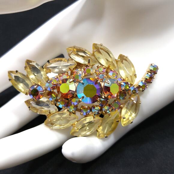 Yellow & Topaz Aurora Borealis Rhinestone Leaf Brooch, Gold Plated 1960s Vintage - Picture 1 of 10